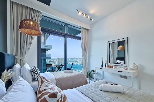 Photo 3 - Stylish 2BR in Emaar Beach Front w/ Private Beach