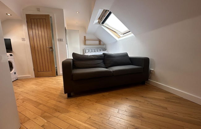 Stunning 1-bed Studio in Pudsey - Photo 5
