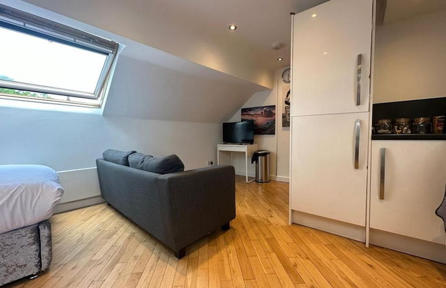 Stunning 1-bed Studio in Pudsey - Photo 7