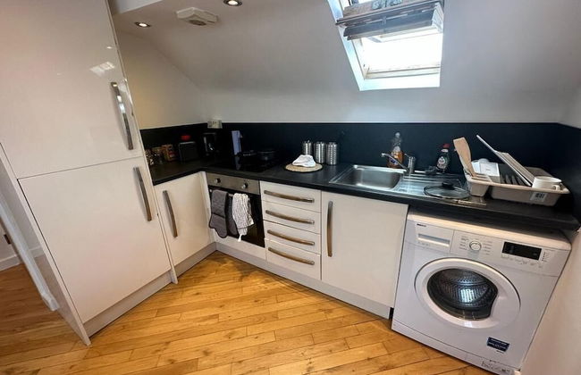Stunning 1-bed Studio in Pudsey - Photo 3