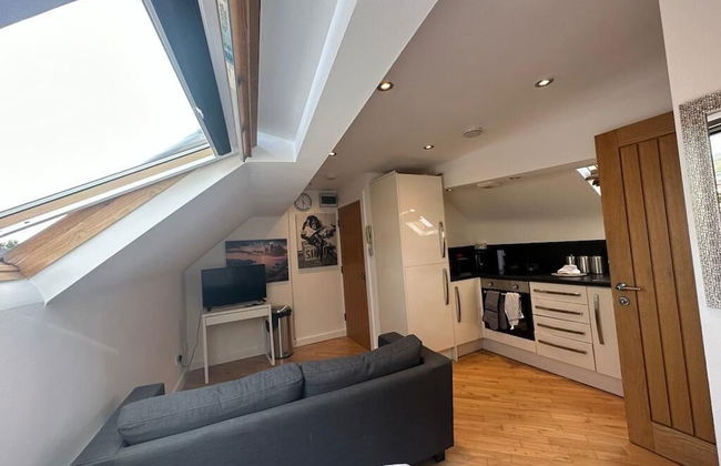 Stunning 1-bed Studio in Pudsey - Photo 4