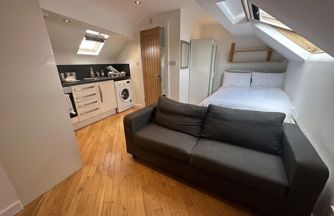 Stunning 1-bed Studio in Pudsey - Photo 1