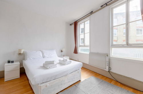 Photo 4 - 2BD Flat With Private Balcony - Shoreditch