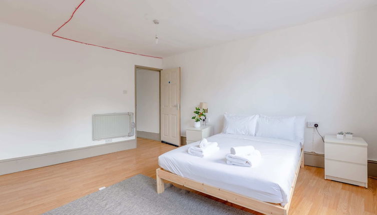 Photo 1 - 2BD Flat With Private Balcony - Shoreditch