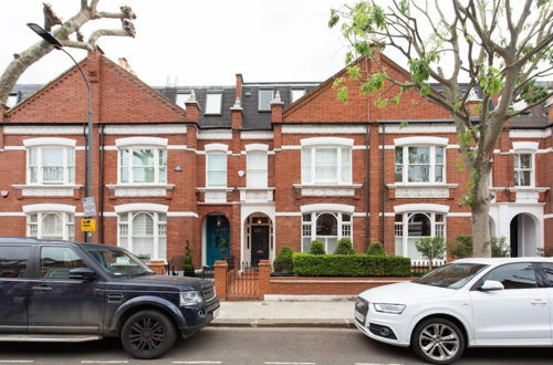Photo 21 - Stunning 4-bed Family Home With Garden Fulham