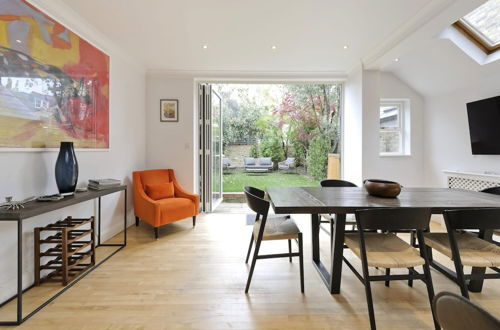 Photo 36 - Stunning 4-bed Family Home With Garden Fulham