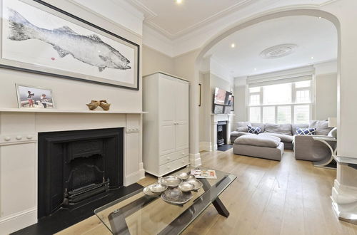 Photo 1 - Stunning 4-bed Family Home With Garden Fulham