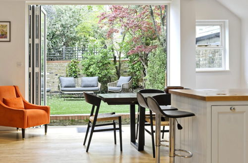 Photo 22 - Stunning 4-bed Family Home With Garden Fulham