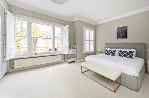 Photo 43 - Stunning 4-bed Family Home With Garden Fulham