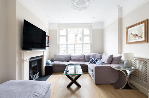 Photo 2 - Stunning 4-bed Family Home With Garden Fulham