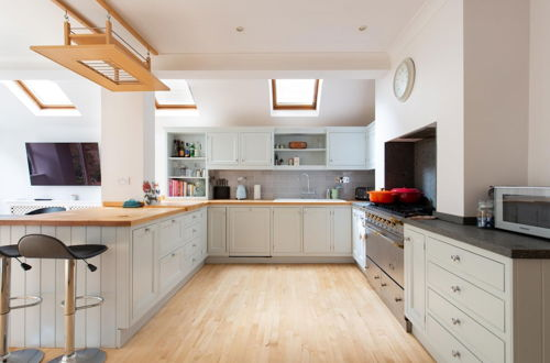Photo 15 - Stunning 4-bed Family Home With Garden Fulham