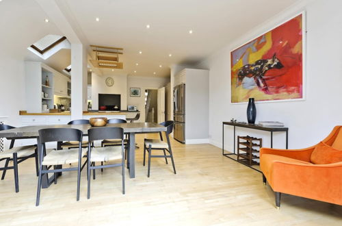 Photo 50 - Stunning 4-bed Family Home With Garden Fulham
