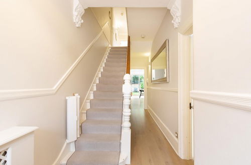 Photo 19 - Stunning 4-bed Family Home With Garden Fulham