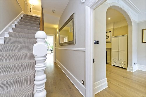 Photo 34 - Stunning 4-bed Family Home With Garden Fulham