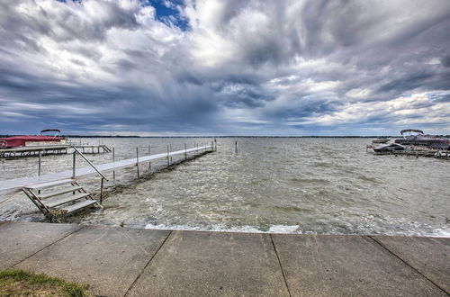 Photo 18 - Waterfront Houghton Lake Cabin W/private Dock