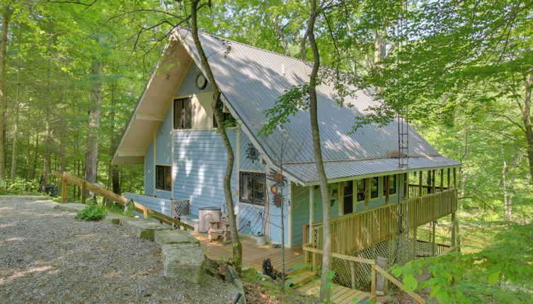 Foto 1 - Charming & Secluded Riverside Cabin + 3 Decks