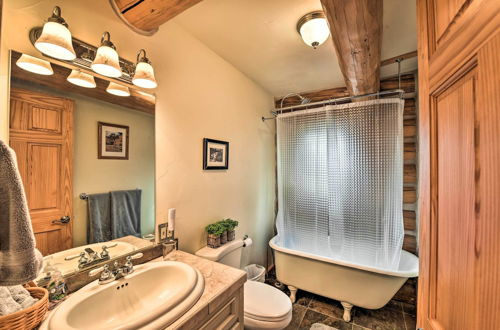 Foto 32 - Rustic & Roomy Fairplay Cabin w/ Hot Tub