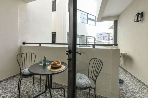 Photo 23 - Stylish 2BD Bauhaus Apt w Balcony