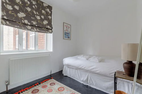 Photo 3 - Bright & Spacious 2BD Flat - Hackney