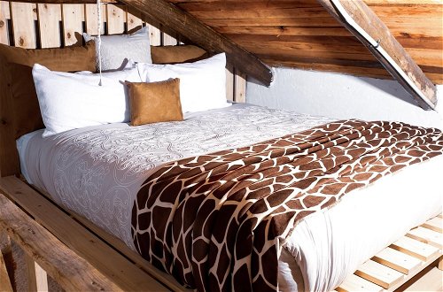 Photo 25 - Rustic Luxury Farm Cabin Located in Hwedza - 2031