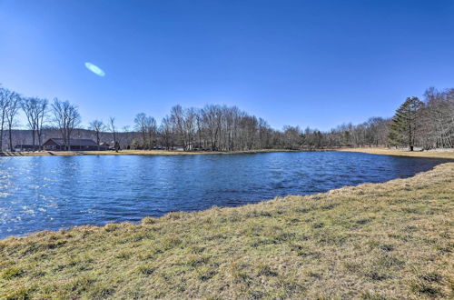 Photo 2 - Kid-friendly Lake Ariel Cabin w/ Resort Amenities