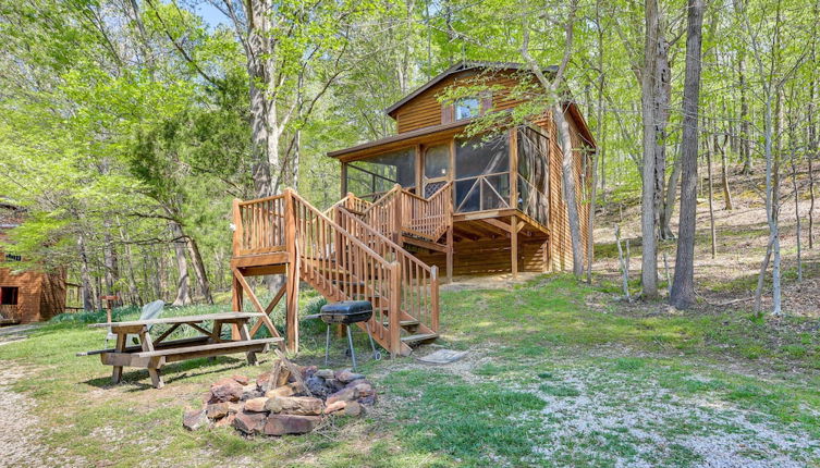 Foto 1 - Cozy Indiana Cabin Rental w/ Private Porch & Grill