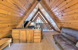 Foto 3 - Sun-dappled Pinetop A-frame: Hike, Golf & More