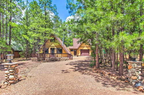 Foto 7 - Sun-dappled Pinetop A-frame: Hike, Golf & More