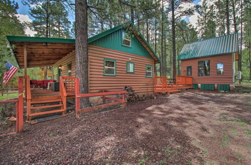 Foto 27 - Woodsy Pinetop Cabin + Deck & Separate Casita