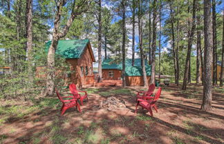 Foto 1 - Woodsy Pinetop Cabin + Deck & Separate Casita