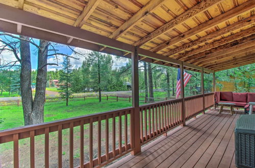 Foto 18 - Woodsy Pinetop Cabin + Deck & Separate Casita