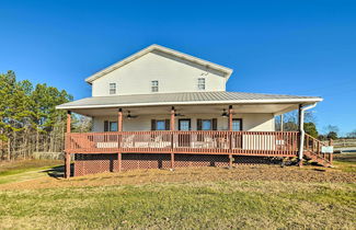 Photo 1 - Charming Mckenzie Farmhouse w/ Fire Pit