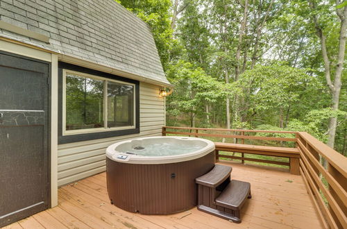 Photo 33 - Fully Renovated Broadway Cabin w/ Private Hot Tub