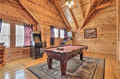 Foto 8 - Pigeon Forge Cabin w/ Games, 1 Mi to Parkway