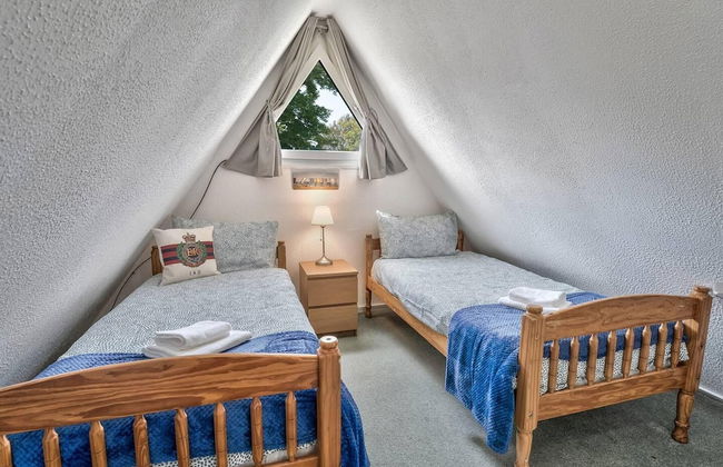 The Lookout, Sunny Beach Retreat, Sleeps 5 Guests - Photo 3