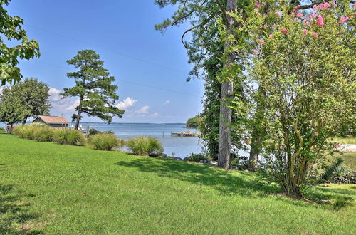 Photo 14 - Romantic Waterfront Abode With Patio & Dock