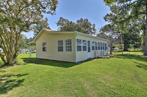 Photo 12 - Romantic Waterfront Abode With Patio & Dock