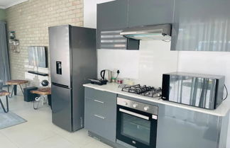 Photo 2 - Ultra Modern 2 Bedroomed Apartment - 2082