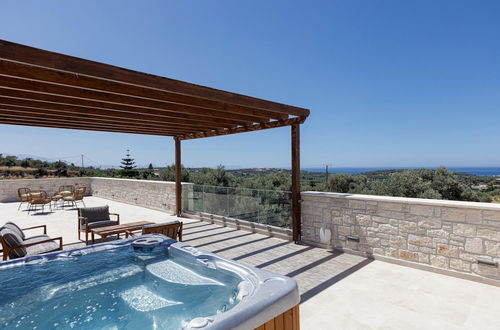 Foto 4 - Mandana Villa - With Private Pool Jacuzzi