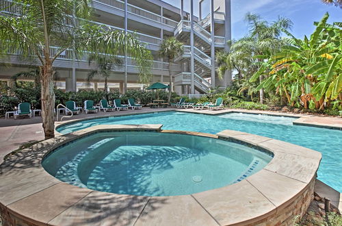 Photo 3 - Beachfront Galveston Condo w/ Pool & Ocean Views