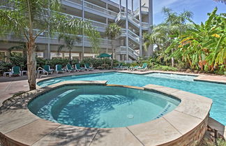 Photo 3 - Beachfront Galveston Condo w/ Pool & Ocean Views