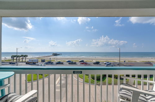 Photo 10 - Beachfront Galveston Condo w/ Pool & Ocean Views