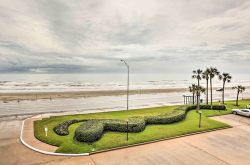 Photo 4 - Beachfront Galveston Condo w/ Pool & Ocean Views