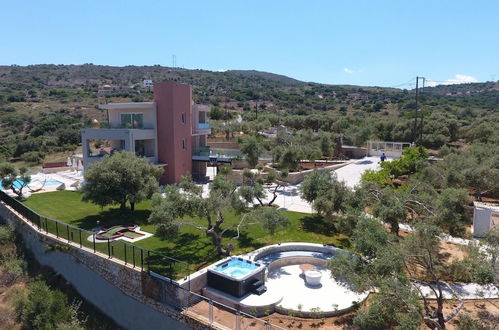 Foto 17 - Luxury Villa Oasis 11 Bedrooms With Heated Pool