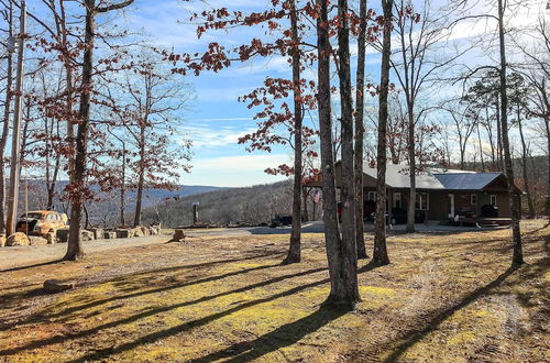 Foto 21 - Spacious & Elegant Mountain View Cabin w/ Deck