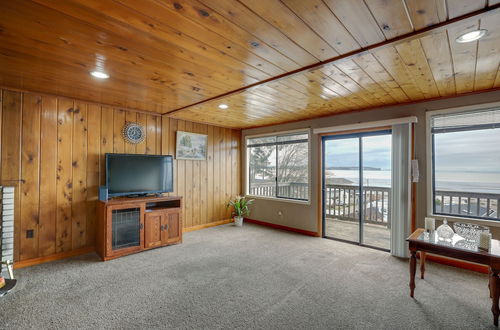 Foto 1 - Hilltop Hideout w/ Sweeping Birch Bay Views