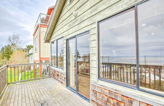 Foto 3 - Hilltop Hideout w/ Sweeping Birch Bay Views