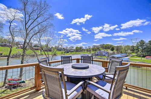 Foto 3 - Lake House Haven: Fire Pit, Boat Dock + More