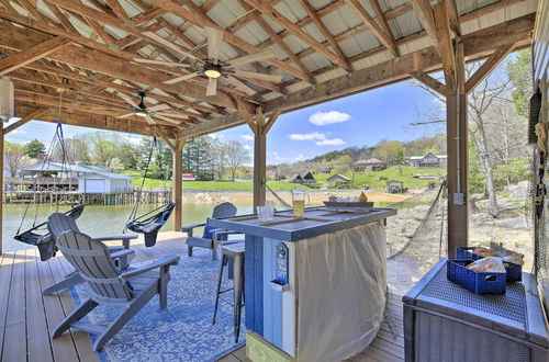 Foto 19 - Lake House Haven: Fire Pit, Boat Dock + More