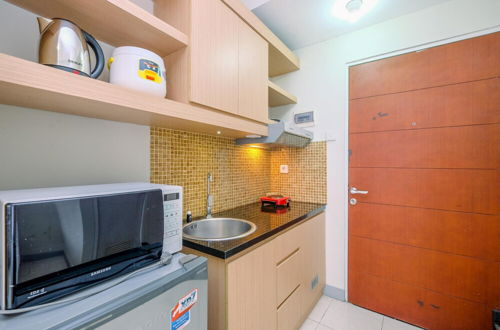 Photo 5 - Cozy And Simply Look Studio Room Taman Melati Margonda Apartment